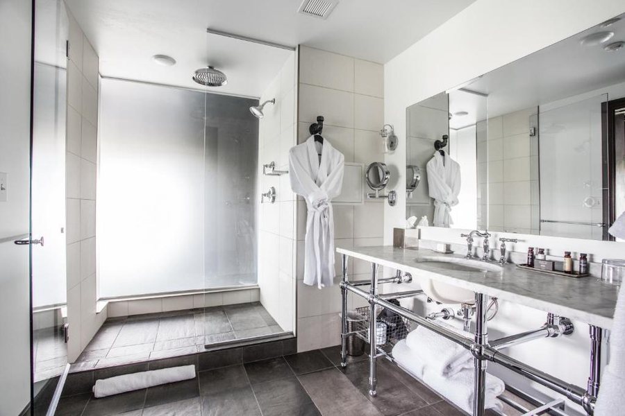 Ironworks Hotel Indy Indianapolis Indiana — Bathroom