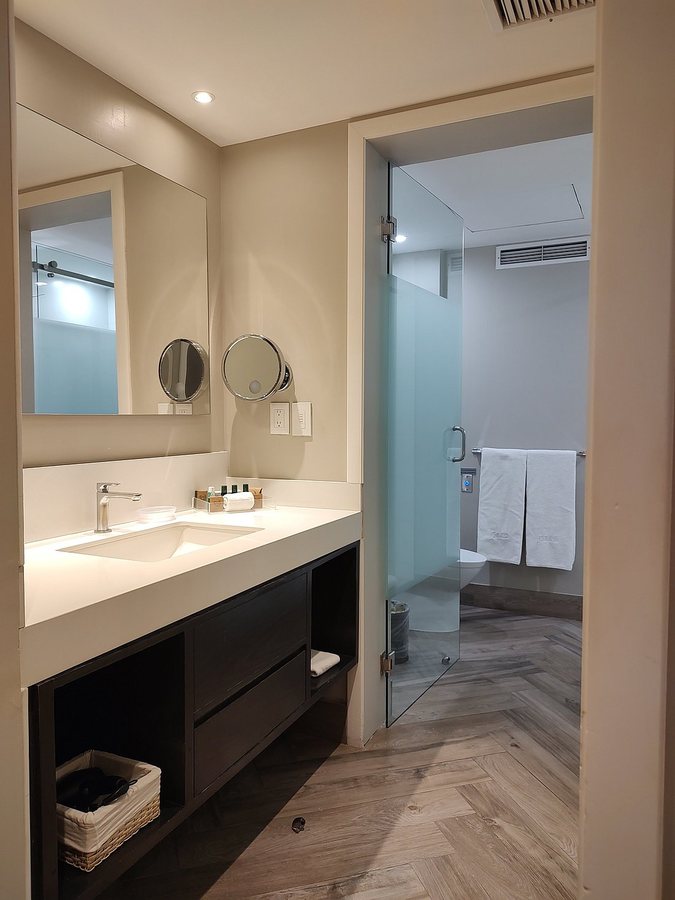 Isaaya Hotel Boutique — Bathroom