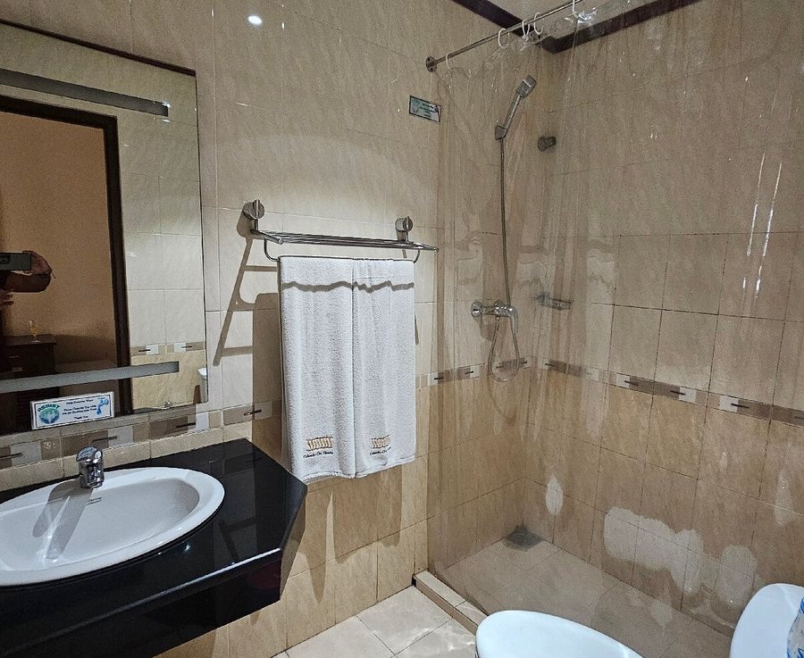 Ishq Colombo — Bathroom