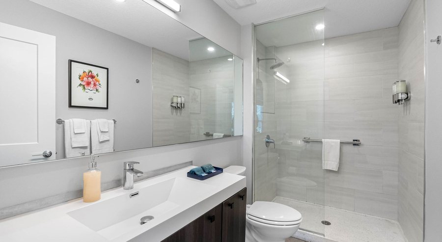 Island House Apartment Motel — Bathroom