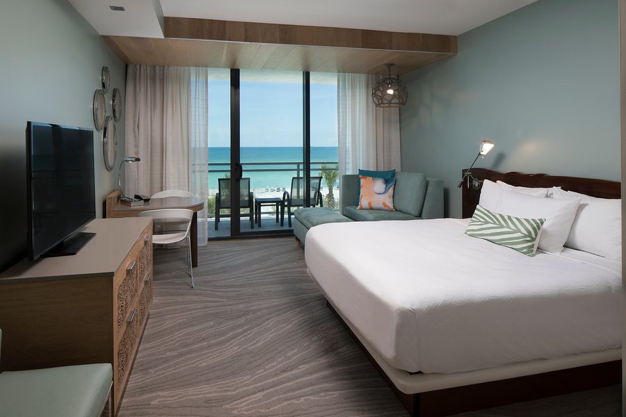 Island House Beach Resort — Guest room