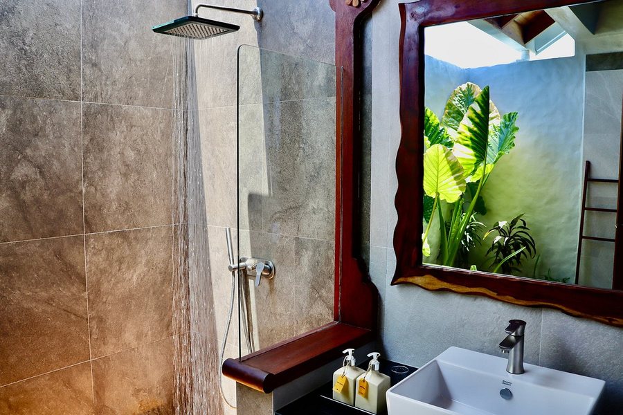 Island Luxury Boutique Hotel — Bathroom