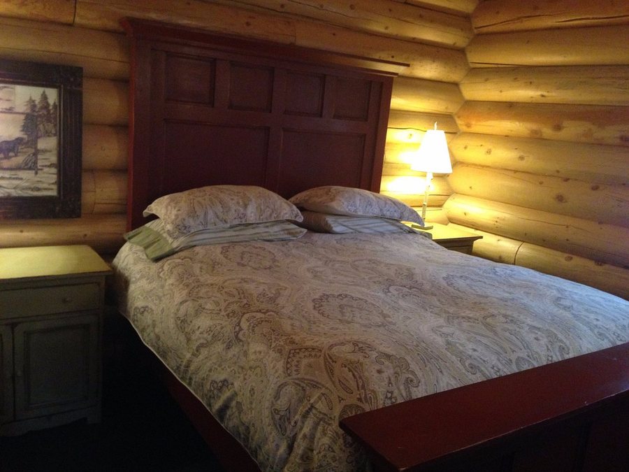 Island Park KOA Holiday — Guest room