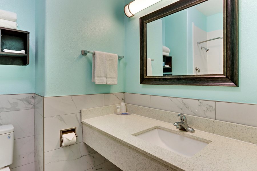 Island Retreat — Bathroom