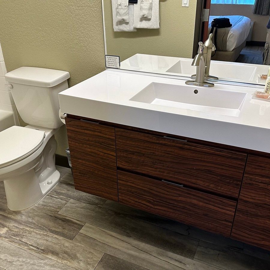 Island Suites Hotel — Bathroom