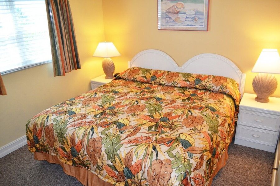 Island Towers Resort — Guest room