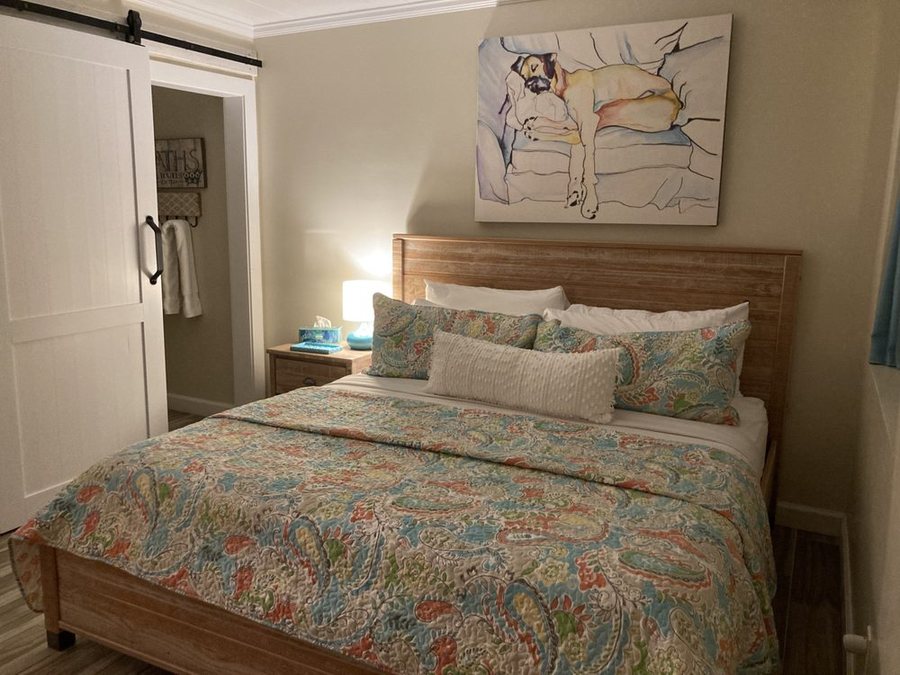 Island View Cottages — Guest room
