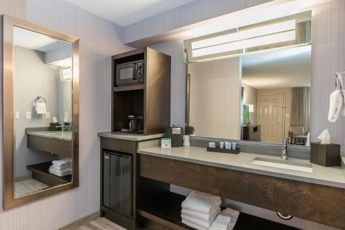 Island View Inn — Bathroom