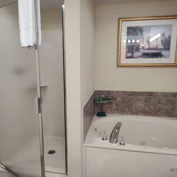 Island Vista Oceanfront Resort — Bathroom