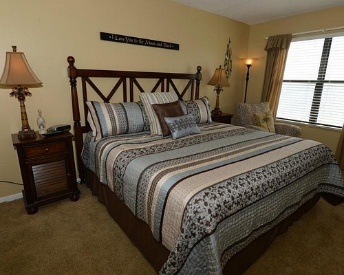 Island Winds East by Brett Robinson Vacations — Guest room