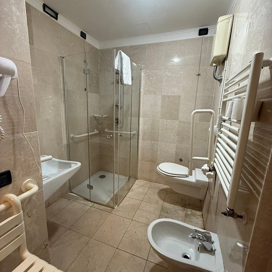 Isola d Arno — Bathroom