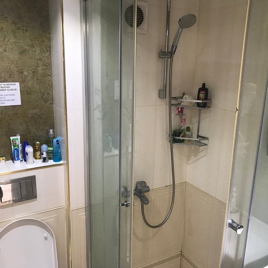 Istanbul Hostel Istanbul — Bathroom