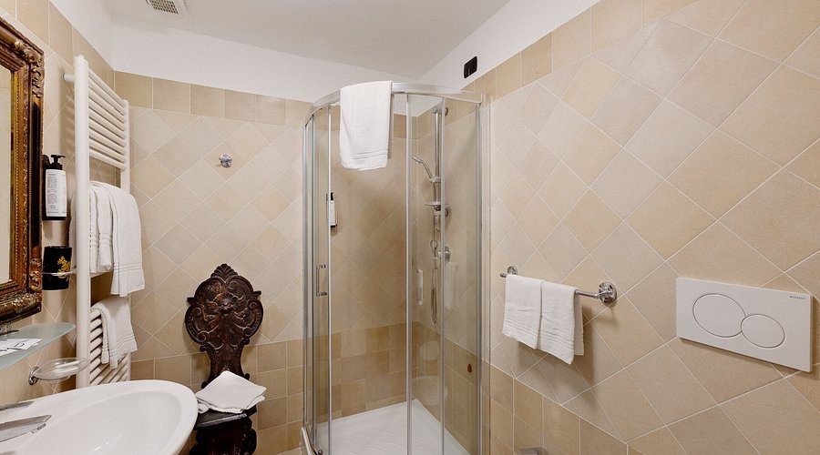 Italiana Hotels Florence — Bathroom
