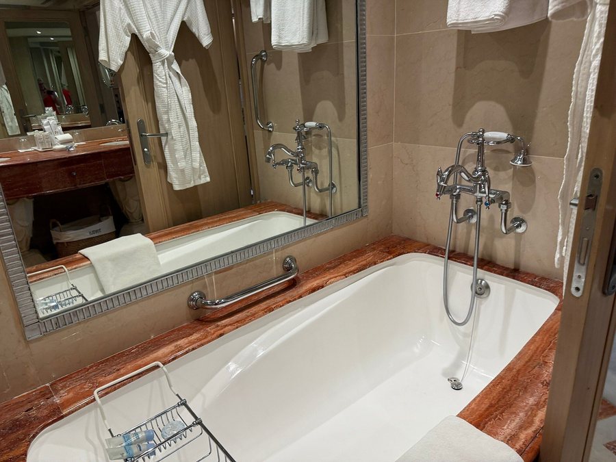 ITC Maratha Mumbai a Luxury Collection Hotel — Bathroom