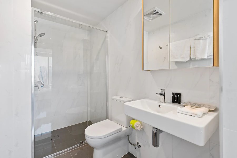Ivy Eve Apartments By CLLIX — Bathroom