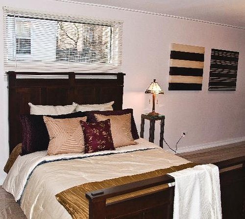 Ivy Terrace Apartments Chicago Illinois — Guest room