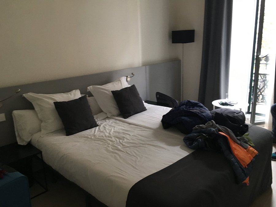Izaila Plaza Catalunya Barcelona Catalonia — Guest room