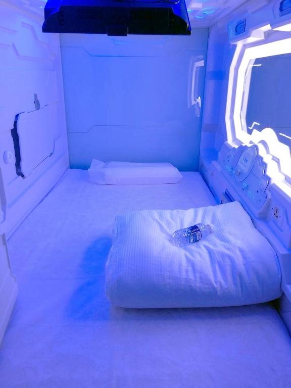 IzZzleep Hotel Aeropuerto Terminal 2 — Guest room