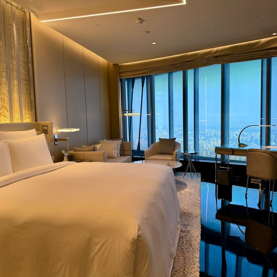 J Hotel Shanghai Tower — Guest room
