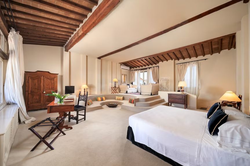 J J Historic House Hotel — Guest room