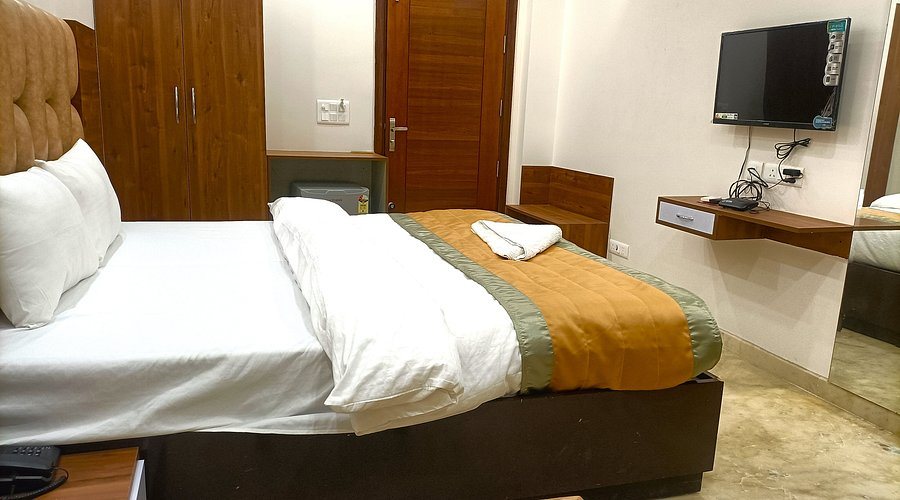 J P Hotel Resort — Guest room
