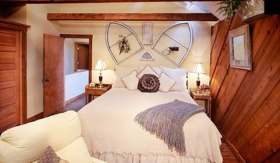 J Palen House Bed Breakfast — Guest room