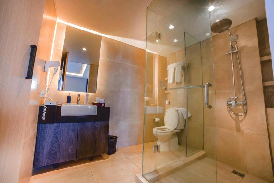J4 Hotels Legian — Bathroom