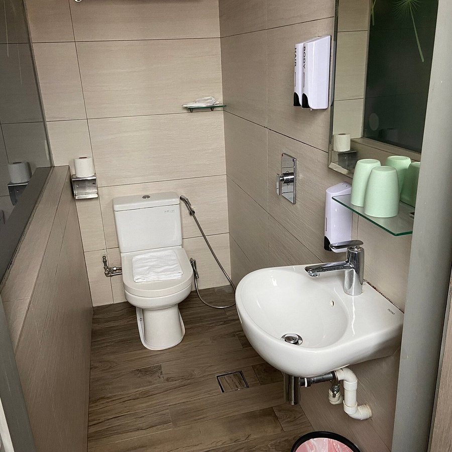 J8 Hotel — Bathroom