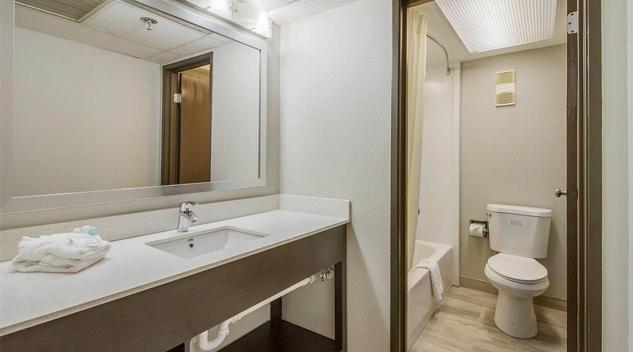 Jackson s Lodge — Bathroom