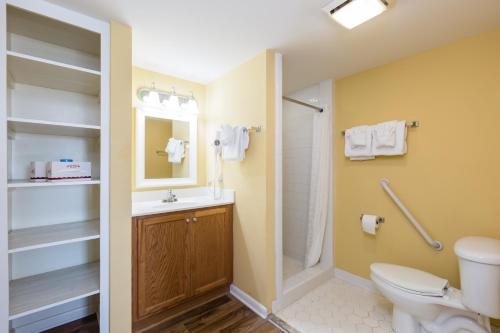 Jade Tree Cove Resort — Bathroom