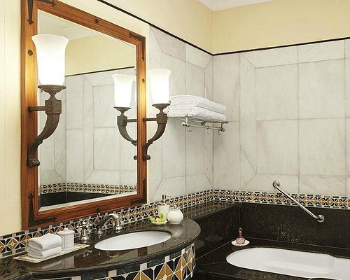 Jai Mahal Palace Jaipur Jaipur District Rajasthan — Bathroom