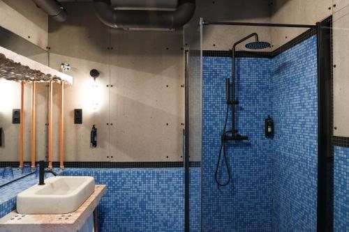 JAM Hotel Lisbon — Bathroom