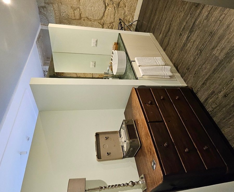 Jardim da Batalha by Shiadu — Bathroom