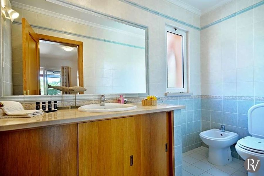 Jardim da Meia Praia — Bathroom