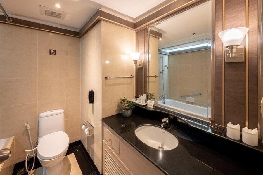 Jasmine City Hotel — Bathroom