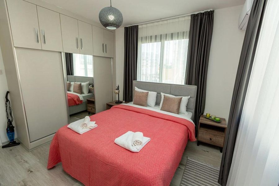 Jasmine Court Hotel — Guest room