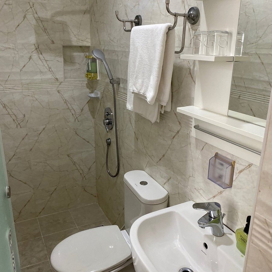 Jayleen Clarke Quay Hotel — Bathroom