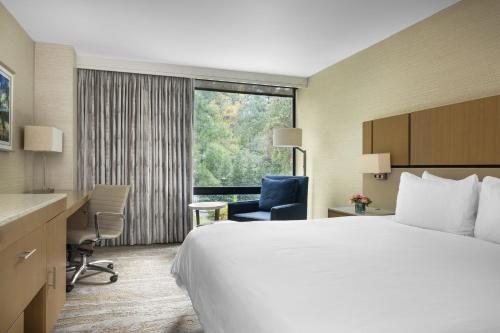 JB Duke Hotel — Guest room