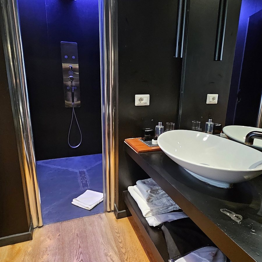 Jb Relais Luxury — Bathroom