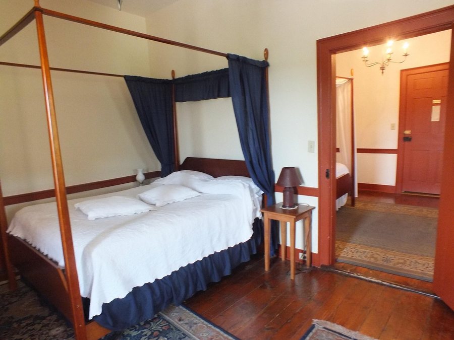 Jean Bonnet Tavern B B — Guest room