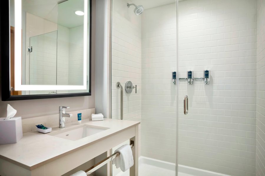 Jefferson Hotel Miami Florida — Bathroom