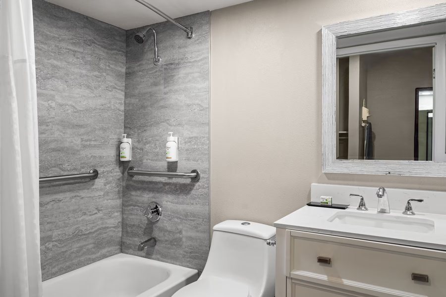 Jefferson House Bed and Breakfast — Bathroom