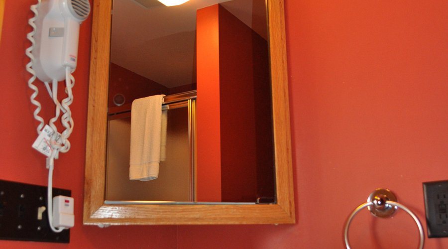 Jefferson Inn of Ellicottville — Bathroom