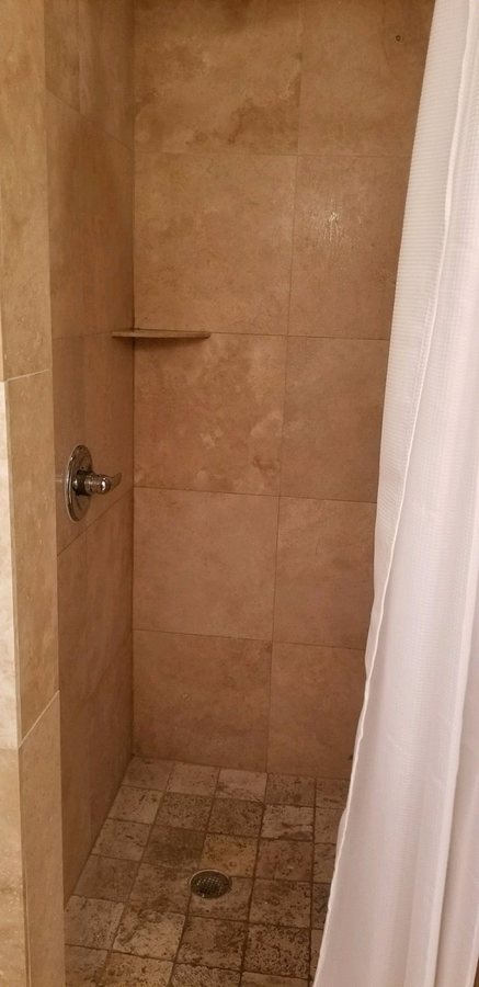 Jefferson Inn — Bathroom