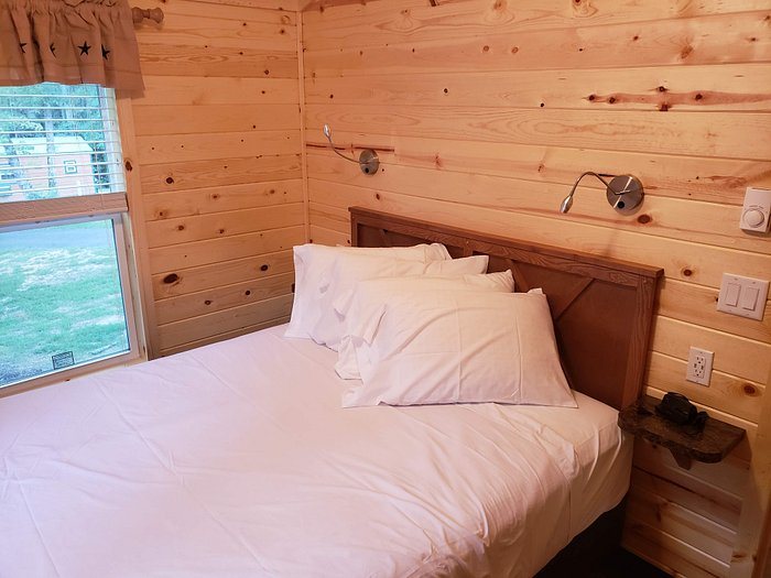 Jellystone Park Williamsburg — Guest room