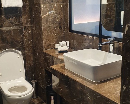 Jephson Hotel — Bathroom