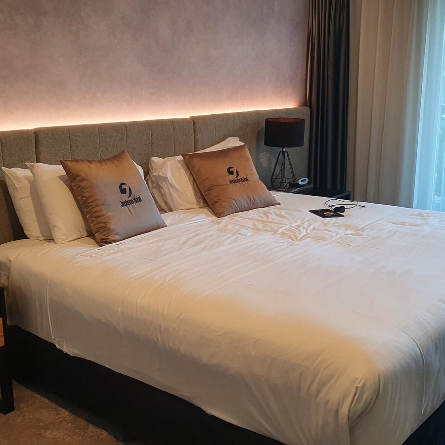 Jephson Hotel — Guest room