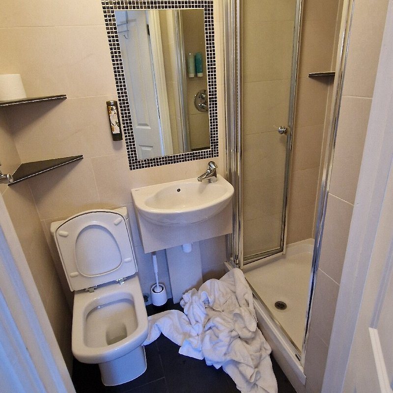 Jesmond Hotel — Bathroom
