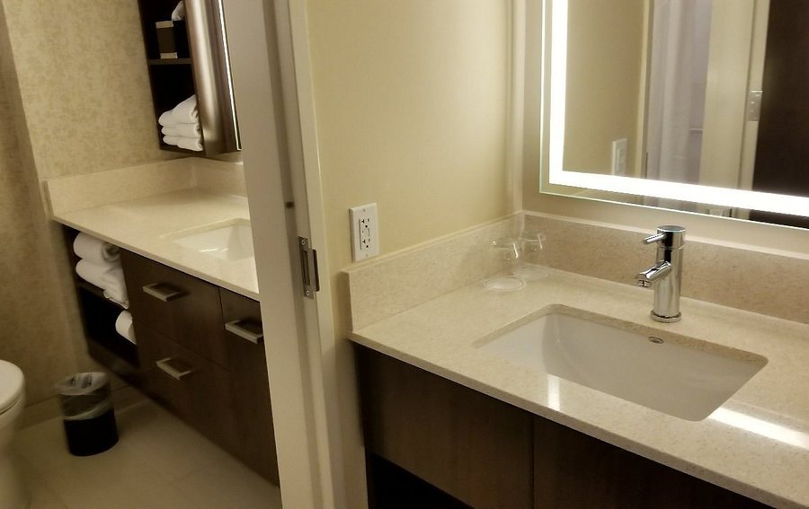 Jesse H Jones Rotary House International — Bathroom