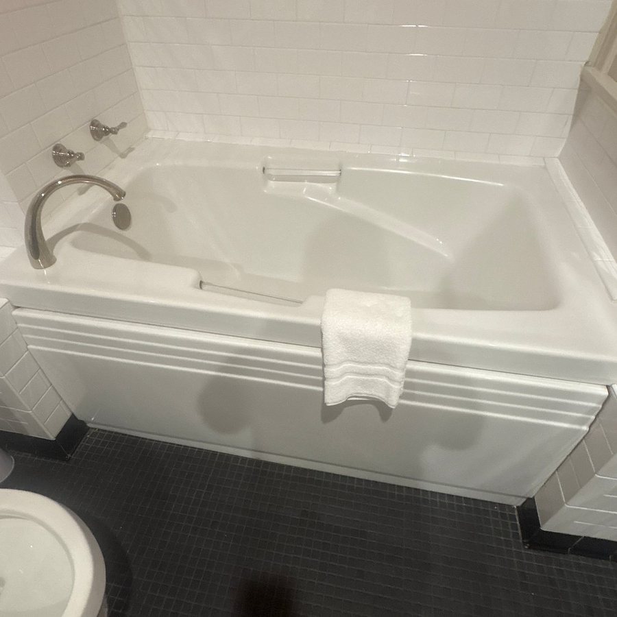 Jh Adams Inn Trademark Collection By Wyndham — Bathroom